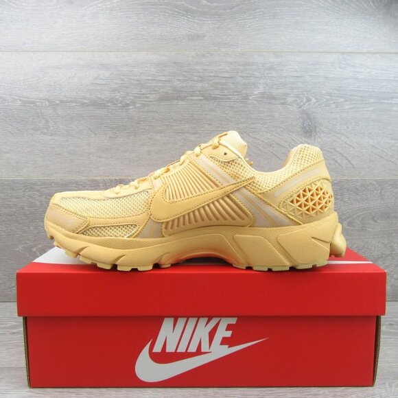 Nike Zoom Vomero 5 Athletic Shoes Mens Size 9.5 Celestial Gold NEW - Picture 3 of 14